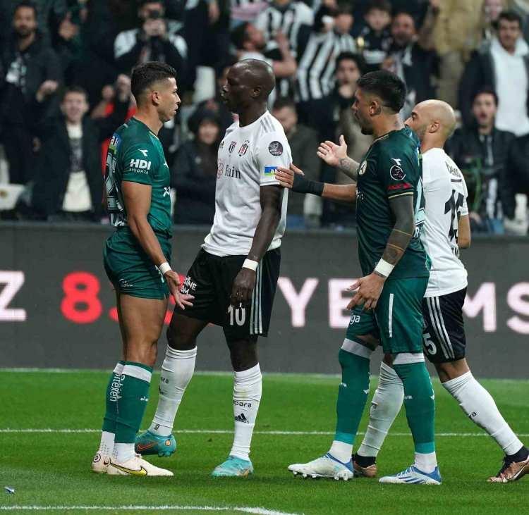 <p>"Beşiktaş'ın şu kadroyla sezon sonuna kadar şampiyonluğu kazanacak bir konumda olabileceğini düşünüyorum. Kazandığı hangi maçı hak etmedi Beşiktaş? </p>
