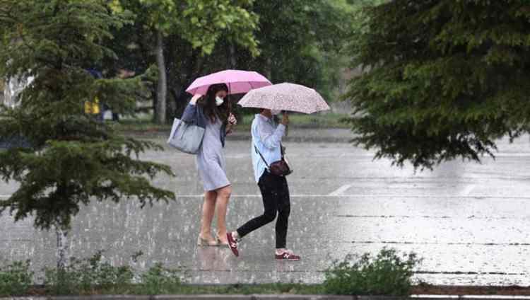<p><strong>DEPREM BÖLGESİNDE BEKLENEN TOZ TAŞINIMINA DİKKAT:</strong> Deprem Bölgesinde yarın (Salı) Şanlıurfa’nın güney kesimlerinde yer yer kuvvetli olmak üzere Kilis, Gaziantep, Şanlıurfa, Adıyaman, Elazığ, Malatya ve Diyarbakır çevrelerinde Suriye kaynaklı toz taşınımı bekleniyor.</p>

