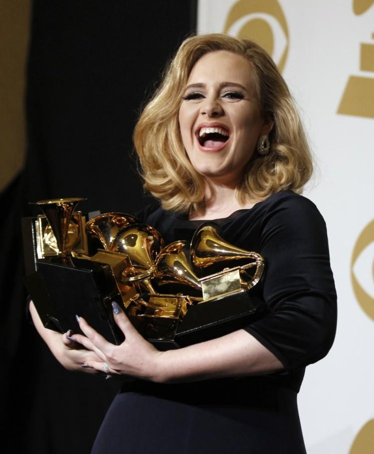 <p><span style="color:#000000"><strong>Dünyaca ünlü şarkıcı Adele turne programını bahane ederek törende performans sergilemeyeceğini dile getirmişti.</strong></span></p>