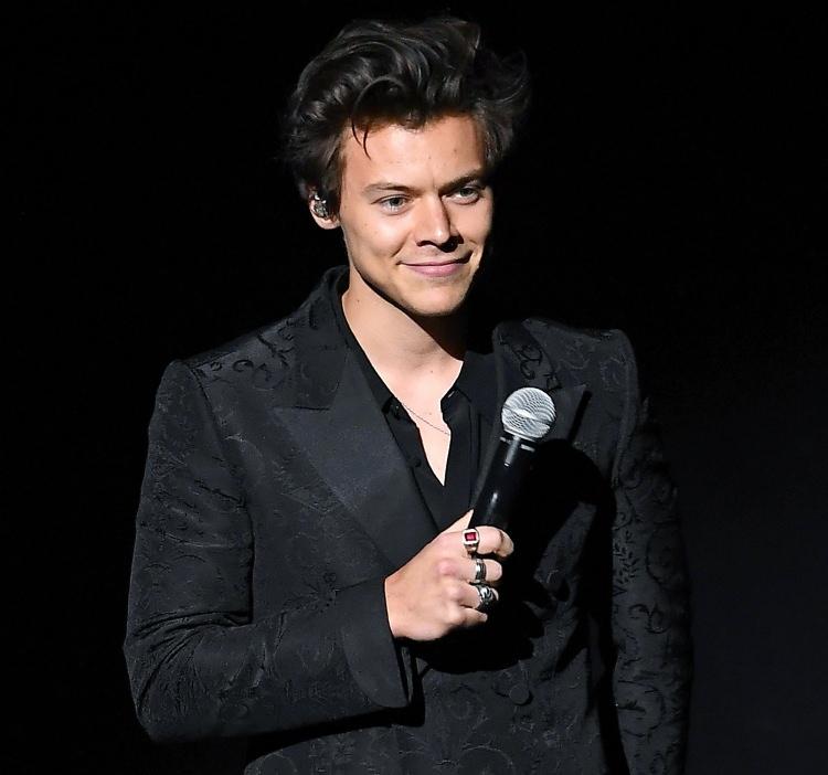 <p><span style="color:#000000"><strong>Aynı şekilde ünlü yıldız Harry Styles da turne programını bahane ederek etkinliğe katılamayacağını açıkladı.</strong></span></p>