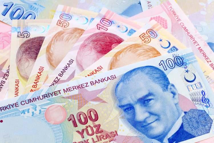 <p>Normalde her yıl Aralık ayında toplanan işçi, işveren ve hükümetten oluşan Asgari Ücret Tespit Komisyonu'nun Haziran ayı içerisinde toplanması bekleniyor.</p>