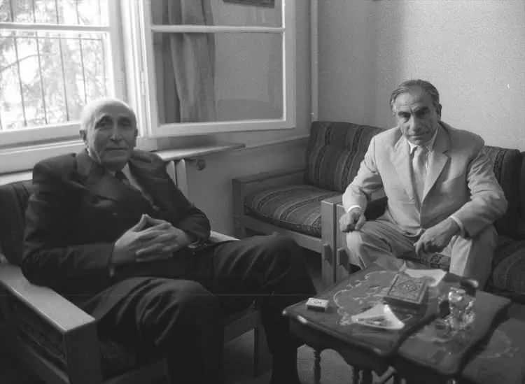 <p>Eski Millet Partisi Genel Başkanı Osman Bölükbaşı (solda), 15 Temmuz 1977'de MHP Genel Başkanı Türkeş'i genel merkezde ziyaret etmişti. </p>
