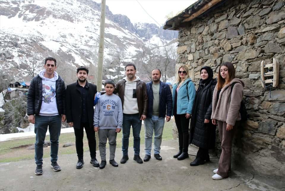 <p>Mutki Milli Eğitim Müdürü Murat Biçer, AA muhabirine, ilçede eğitim öğretimin kalitesinin yükseltilmesi konusunda çalışma yürüttüklerini söyledi.</p>

<p> </p>
