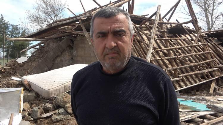 <p><strong>"18 tane cenazemiz var"</strong><br />
<br />
Necdet Ağaoğlu (60) ise, "Nasıl kalktığımızı nasıl dışarı kaçtığımızı hatırlayamıyoruz. 1,5 dakika sürdü, 2 kere vurdu. Bir sağlı sollu vurdu, bir de alttan vurdu.</p>

