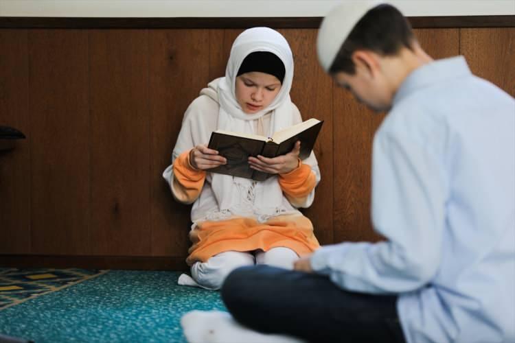 <p>Isakovic, "Bazı imamlar her ramazan çocuk mukabelesi yapıyor. Biz de bu ramazanda başladık. Her gün ikindi namazından sonra mektep öğrencilerimizle mukabele okuyoruz." dedi.</p>
<p> </p>
