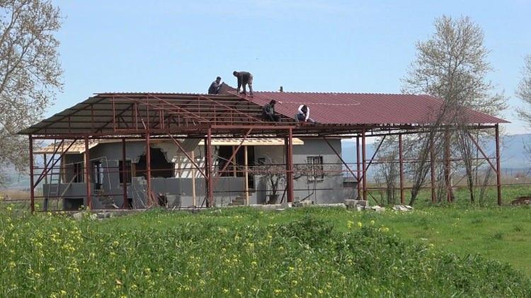 <p>Biz bir gürültüyle kalktık parka vardık. O gecenin karanlığında kimin ne olduğunu göremiyorsun. </p>
