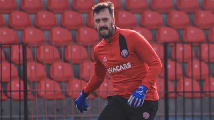 <p>* Viviano / Fatih Karagümrük<br />
<br />
* 37 yaşında<br />
<br />
* Kaleci</p>