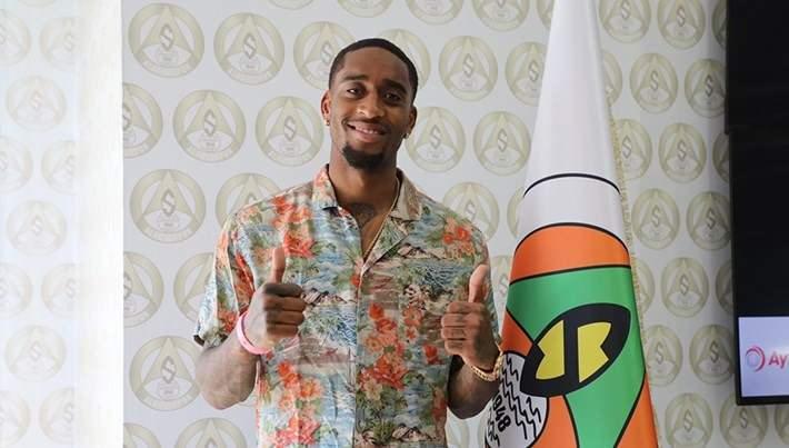 <p>* Leroy Fer / Alanyaspor<br />
<br />
* 33 yaşında<br />
<br />
* Orta Saha-defans</p>