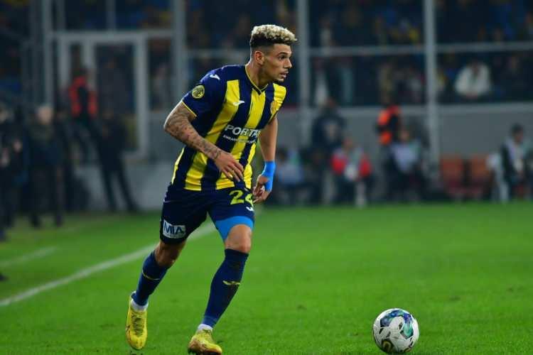 <p>* Kevin Malcuit / Ankaragücü<br />
<br />
* 31 yaşında<br />
<br />
* Sağ Bek</p>