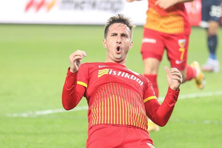 <p>* Gavranovic / Kayserispor<br />
<br />
* 33 yaşında<br />
<br />
* Forvet</p>
