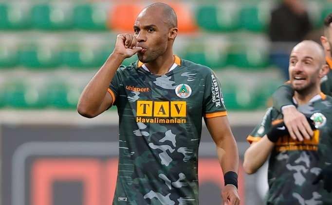 <p>* Wilson Eduardo / Alanyaspor<br />
<br />
* 32 yaşında<br />
<br />
* Sol Kanat / Forvet</p>