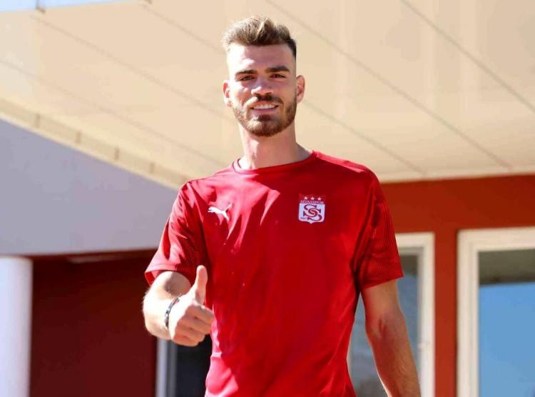 <p>* Goutas / Sivasspor<br />
<br />
* 29 yaşında<br />
<br />
* Defans</p>