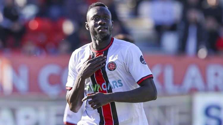<p>* Diagne / Fatih Karagümrük<br />
<br />
* 31 yaşında<br />
<br />
* Forvet</p>
