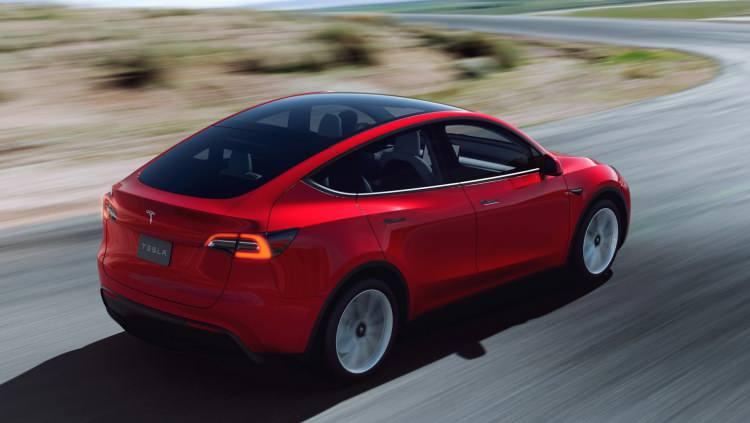 <p>Aracın üst pkaeti olan 514 km menzile sahip Model Y Performance ise 1 milyon 778 bin 832 TL'den satılacak. </p>