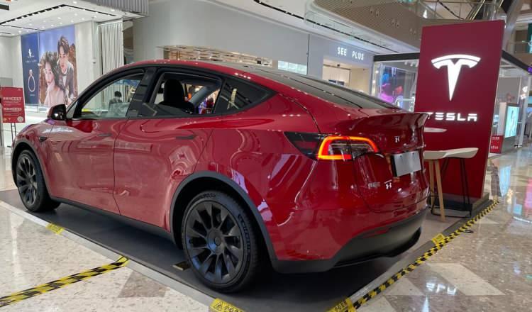 <p><strong>ŞARJ İSTASYONLARI FAALİYETE GEÇİYOR</strong></p>
<p> </p>
<p>Tesla'nın kurduğu şarj istasyonları da bugün itibariyle faaliyete geçecek. </p>