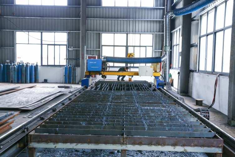 <p><strong>CHEN YE: TÜRKİYE'DEKİ İNSANLARIN DA HAYATININ ÇOK ÖNEMLİ</strong></p>

<p>Çin’den Türkiye’ye gelen iş geliştirme uzmanı Chen Ye ise “2008 Siçuan depreminin ardından Çin’de yaşadığımız felaketleri, Türkiye'deki depremden sonra da yaşanmaması için Türkiye'ye adım attık. Biliyorsunuz ki Çin, teknoloji konusunda dünyada lider durumunda rol alıyor. Çin'de hastaneler, havaalanları haricindeki diğer bütün yapılarda da izolasyon sistemleri mevcut. En önemli olan insanın hayatı, değeridir. Dolayısıyla Türkiye'deki insanların da hayatının çok önemli olduğunu düşünerek burada kendimizi geliştirmeyi ve Türk halkına bunu göstermeyi planlıyoruz” açıklamasını yaptı.</p>
