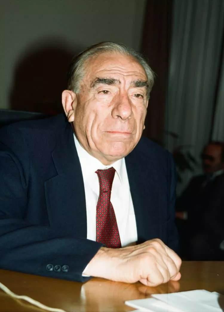 <p>MHP Genel Başkanı Türkeş, 25 Aralık 1991'de basın toplantısı düzenlemişti.</p>
