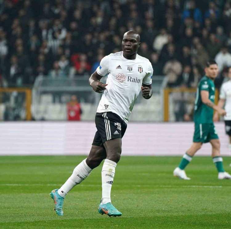 <p>"Aboubakar'ın kesinlikle biraz sakinleşmesi gerekiyor. Çok agresif hareketlerde bulunuyor."</p>
