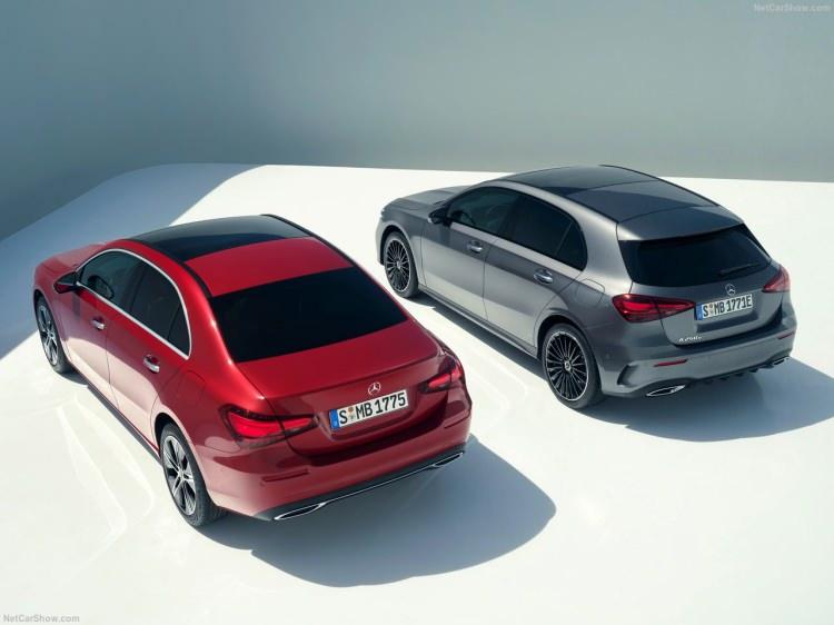 <p>Mercedes, zaman alan kişiselleştirme seçeneklerini basitleştirmek için donanım paketi mantığını bir kez daha önemli ölçüde basitleştirdi. Sıklıkla birlikte sipariş edilen özellikler, artık gerçek tüketici davranışları değerlendirilerek ekipman paketlerinde toplanıyor. </p>
