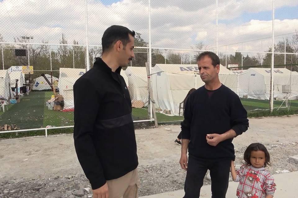 <p>Bizim koordinemizde (Kırıkkale Valiliği) yine tüm alt yapısını ve sosyal donatı alanlarını hazırlıyoruz. Bu çadırların zeminleri beton yapıldı. Kanalizasyon sistemleri, su sistemleri ve alanı AFAD'ın uygun gördüğü çadır kentin tüm özelliklerini içinde barındıracak şekilde planlıyoruz" şeklinde konuştu.</p>
<p> </p>