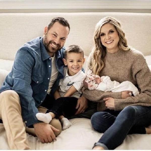 <p><span style="color:#000000"><strong>ABD'nin Michigan eyaletinde yaşamını sürdüren Andrew Clark ve Carolyn Clark, geçtiğimiz Mart ayında ikinci kez anne ve baba olmanın mutluluğunu yaşadı.</strong></span></p>
