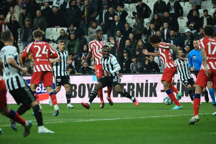 <p>GOAL İspanya da "Beşiktaş ve Atletico'dan büyük dayanışma" başlığıyla söz konusu karşılaşmayı okuyucularına duyurdu.</p>
