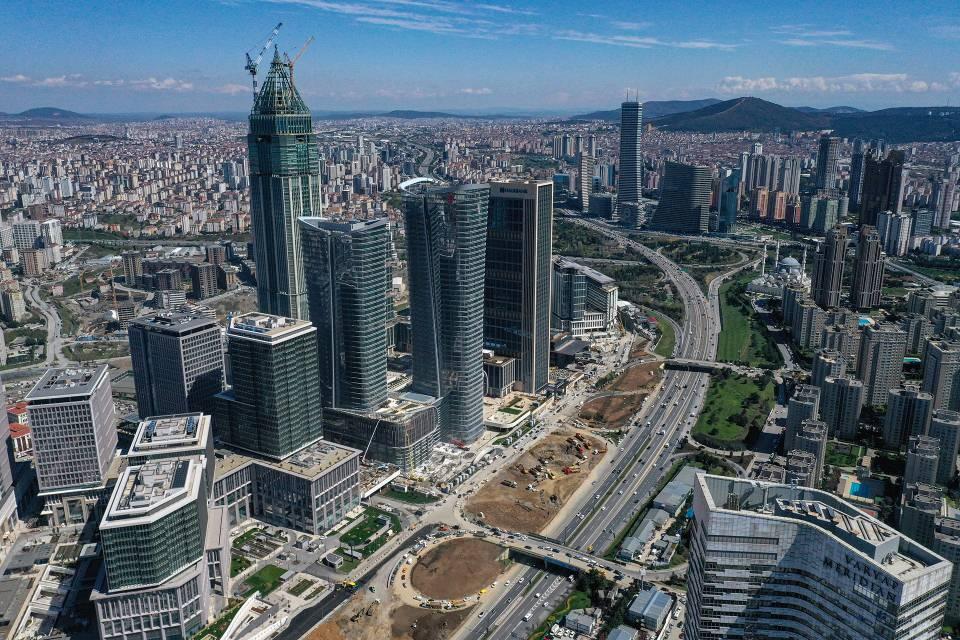 <p>Çevre ve Şehircilik Bakanı Murat Kurum’un 17 Nisan’da açılışının yapılacağını duyurduğu İstanbul Finans Merkezi havadan görüntülendi.</p>

<p> </p>
