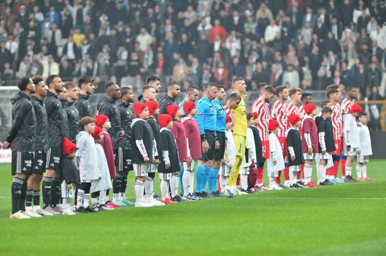 <p>AS ise "Beşiktaş ile Atletico Madrid, korkunç depremin ardından depremzedelere kaynak toplamak amacıyla bir dayanışma maçında karşılaştı." bilgisini paylaştı.</p>
