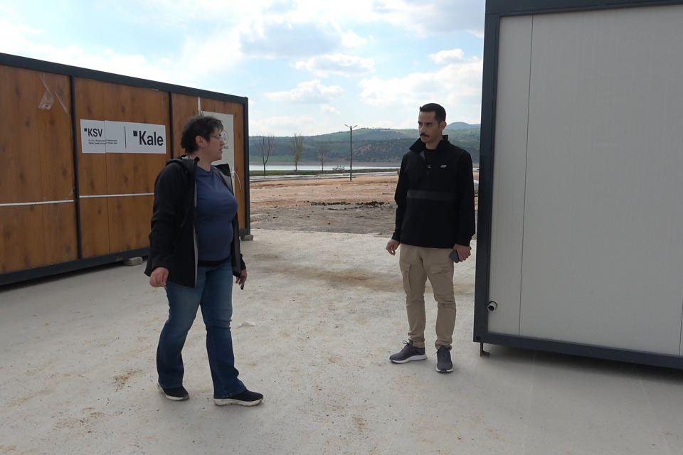 <p>Kaymakam Soylu, Pazarcık'taki tüm çadırların kurulumunu da Türk Silahlı Kuvvetleri (TSK), jandarma ve emniyet teşkilatının rol aldığını sözlerine ekledi.</p>
