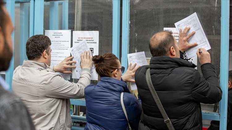 <p>Özellikle işlerinden ayrılıp alacakları tazminatı değerlendirmek isteyenler yeni bir taşınma süreci başlattı. Yeni emeklilerin ilk tercihleri genellikle Ege kasabaları ve Trakya bölgesi olarak ön plana çıkıyor.</p>