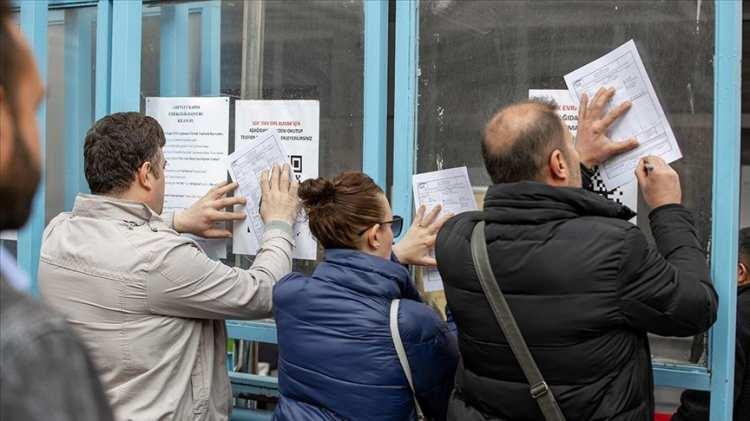 <p>Özellikle işlerinden ayrılıp alacakları tazminatı değerlendirmek isteyenler yeni bir taşınma süreci başlattı. Yeni emeklilerin ilk tercihleri genellikle Ege kasabaları ve Trakya bölgesi olarak ön plana çıkıyor.</p>
