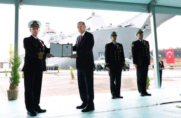 <p>Dünyanın ilk silahlı insansız hava aracı (SİHA) gemisi, Türkiye'nin de en büyük askeri gemisi TCG Anadolu donanmanın hizmetine girdi.</p> 