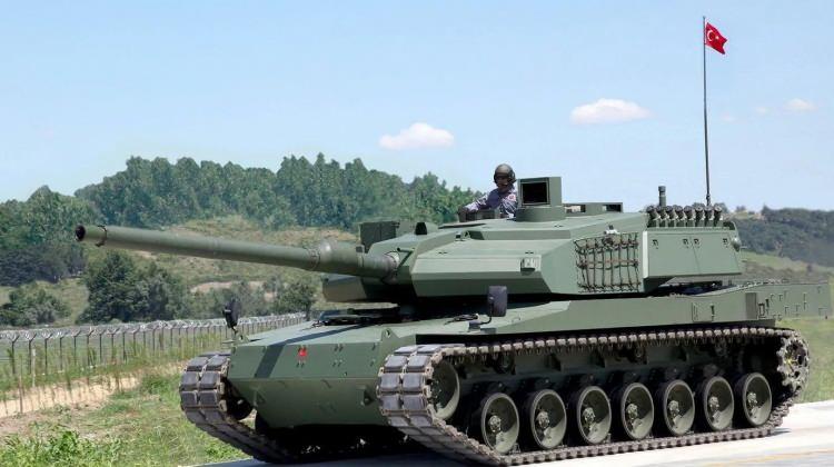 <p><strong>DIŞA BAĞIMLILIK AZALDI, HEDEF İHRACAT</strong></p>
<p> </p>
<p>Roketsan Balistik Koruma Merkezi, ileri teknoloji ve yüksek seviyede gizlilik gerektiren tank ve paletli araç zırhı geliştirilmesi konusunda Türkiye'deki tek kaynak olma özelliğini taşıyor. </p>
<p> </p>