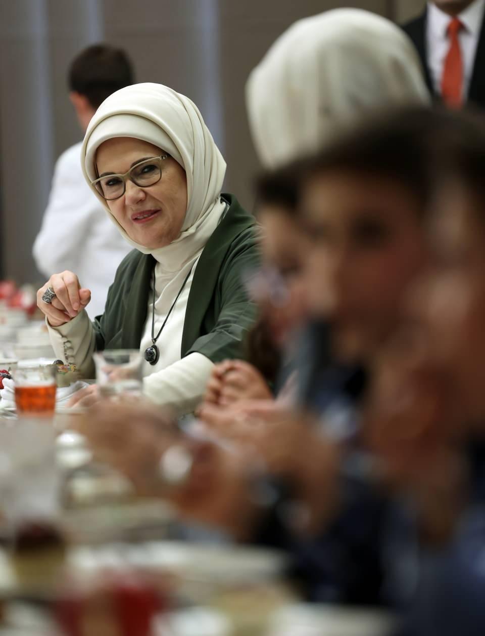 <div>Çocuklar için en büyük sürpriz ise oyuncak ramazan davulu oldu. Davula tokmakla vurarak içine gizlenen şeker ve oyuncakları çıkaran çocuklar eğlenceli anlar yaşadı.</div>
<div> </div>
<div> </div>