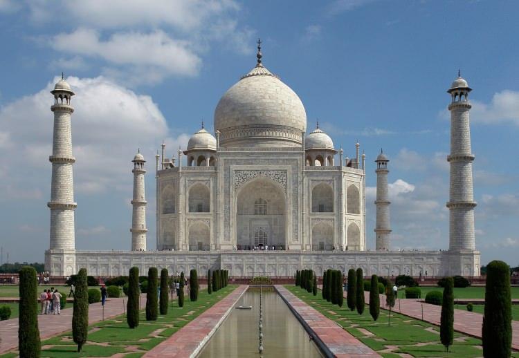 <p>TAJ MAHAL (Gerçekte olan)</p>