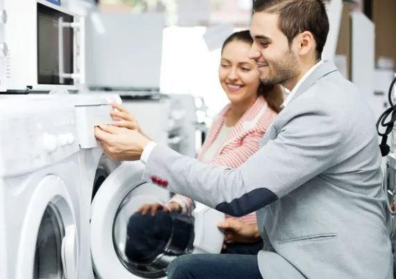 <p><span style="color:#800000"><strong>G&Uuml;MR&Uuml;K VERGİSİ VE DOLAR KURU ETKİSİ</strong></span></p>

<p><strong><span style="color:#800000">23 Nisan</span>&rsquo;da uygulamaya girecek <span style="color:#800000">g&uuml;mr&uuml;k vergisi</span> nedeniyle elektrikli k&uuml;&ccedil;&uuml;k ev aletleri satışlarında yoğunluk yaşandığını belirten <span style="color:#800000">İSTO&Ccedil;DER Başkanı Ahmet Acar</span> da, <span style="color:#800000">"Ayrıca se&ccedil;imden sonra kurdaki hareketlenme beklentisi de alışverişleri &ouml;ne &ccedil;ekti"</span> dedi.&nbsp;</strong></p>
