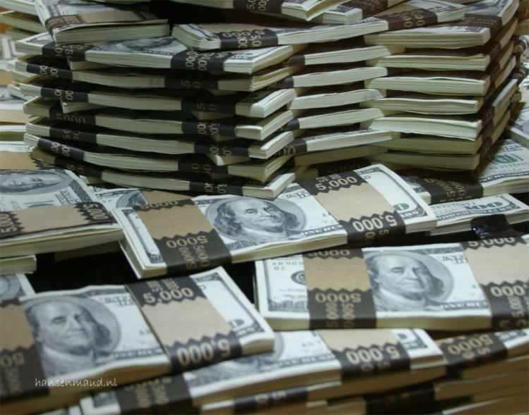 <p>ahmini serveti 29,7 milyar dolar. Önemli yeni üretim patronları arasında, ambalaj distribütörü Uline'ı kuran Richard ve Elizabeth Uihlein ve Ukrayna ordusunun önde gelen silah ve mühimmat tedarikçisi olan Michal Strnad yer alıyor. 30 yaşındaki Çek Cumhuriyeti vatandaşı, 2018 yılında işi babasından devraldı.</p>