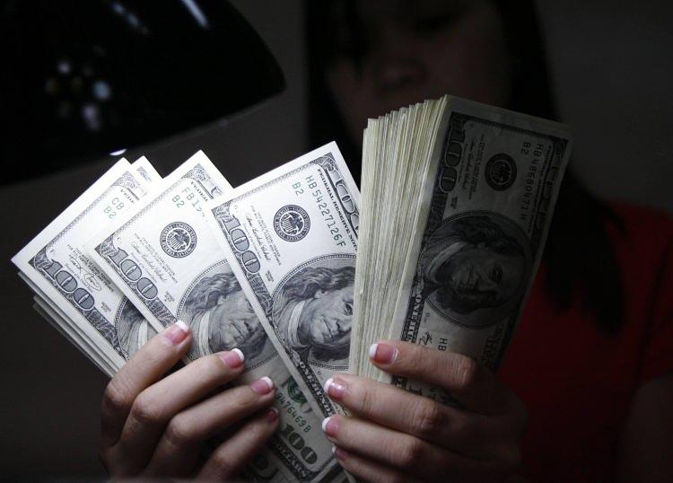 <p>Yine de teknoloji, milyarderler listesinde en kalabalık üçüncü sektör olmaya devam ediyor. Aynı zamanda 1,9 trilyon dolar değeriyle en zengin grup bir sonraki en zengin grup olan moda ve perakende sektöründen yaklaşık 170 milyar dolar daha fazla. En büyük teknoloji kralı, tahmini 180 milyar dolar değeriyle dünyanın 3 numarası olan Amazon'un Jeff Bezos'u.</p>