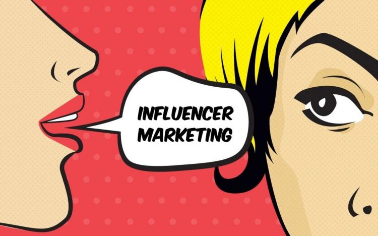 <p><strong>2- Influencer Pazarlamasını Kullanma: </strong>Influencer pazarlaması, sosyal medyada popüler olan kişilerin markalarla işbirliği yaparak ürün veya hizmetlerini tanıttığı bir yöntemdir. 2023 yılında, influencer pazarlaması stratejilerini kullanarak, markanın hedef kitlesiyle daha organik bir etkileşim kurması ve marka bilinirliğini artırması mümkündür.</p>
