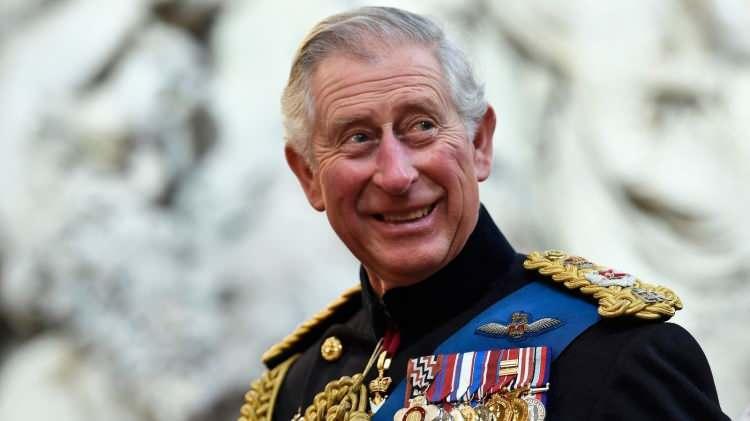 <p><span style="color:#000000"><strong>Kraliçe II. Elizabeth'in 8 Eylül 2022 tarihinde ölüm haberi tüm dünya basınında büyük bir yankı uyandırdı. İngiltere'nin 70 yıllık hükümdarının tahta veda etmesiyle yerine 64 yıl boyunca kral olmak için bekleyen Prens Charles geçti.</strong></span></p>
