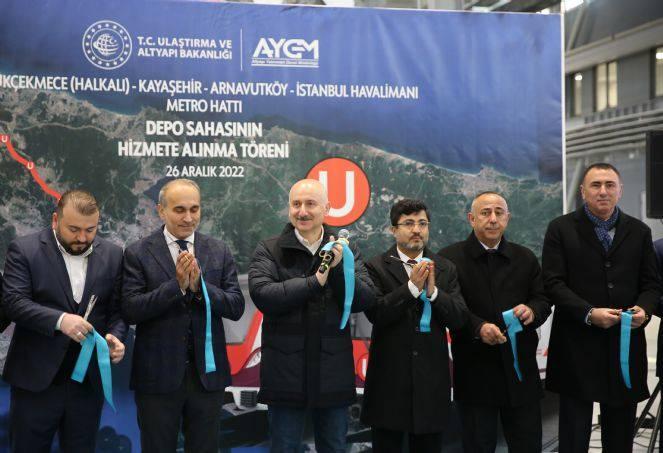 <p><span style="color:#A52A2A"><strong>HALKALI-İSTANBUL HAVALİMANI METRO HATTI</strong></span></p>
<p>Halkalı-İstanbul Havalimanı Metro Hattı'nın depo sahasının hizmete alınması töreninde konuşan Ulaştırma ve Altyapı Bakanı Adil Karaismailoğlu, hattın yüzde 87’sinin tamamlandığını kaydetti.</p>