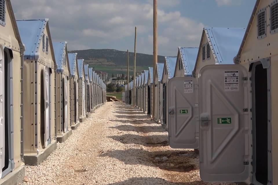 <p>İlk andan bu güne kadar her an talepler, ihtiyaçlar ve yapılması gerekenler değişiyor. İlk gün arama kurtarma çalışmalarımız, kara yolu ulaşımı olmayan köylere ulaşmamız, akabinde vatandaşlarımızın barınma, beslenme ve hijyen ihtiyaçları giderildi" dedi.</p>
<p> </p>