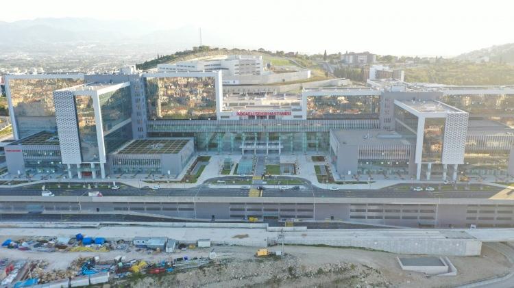 <p>Hastane ayrıca depreme karşı 1069 sismik izolatöre sahip olacak.</p>
