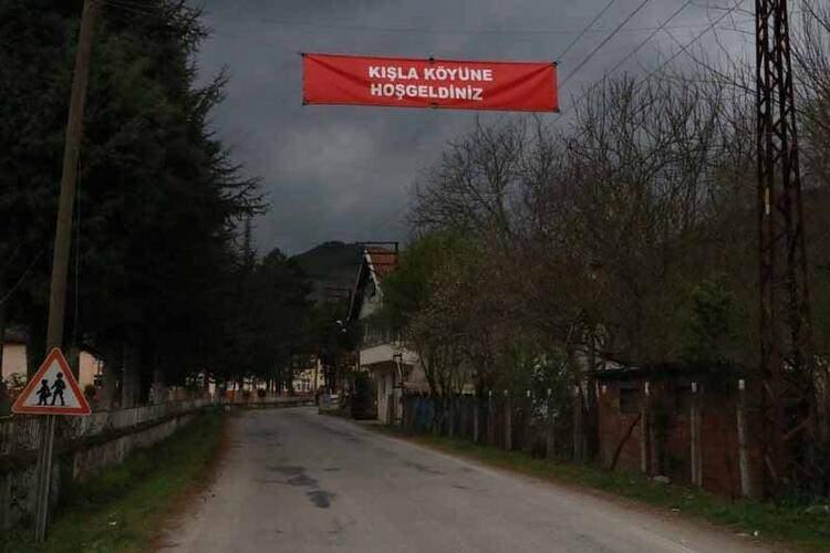 <p>Türkiye’de özel sektörde çalışıp gelemeyenler de var. Köyü görmek istediklerini söylüyorlardı bana. Ben de bu atılımı yaptım. Şu an 32 gurbetçimizde QR kodu var. Köydeki her şeyimizi görüyorlar” dedi.</p>
