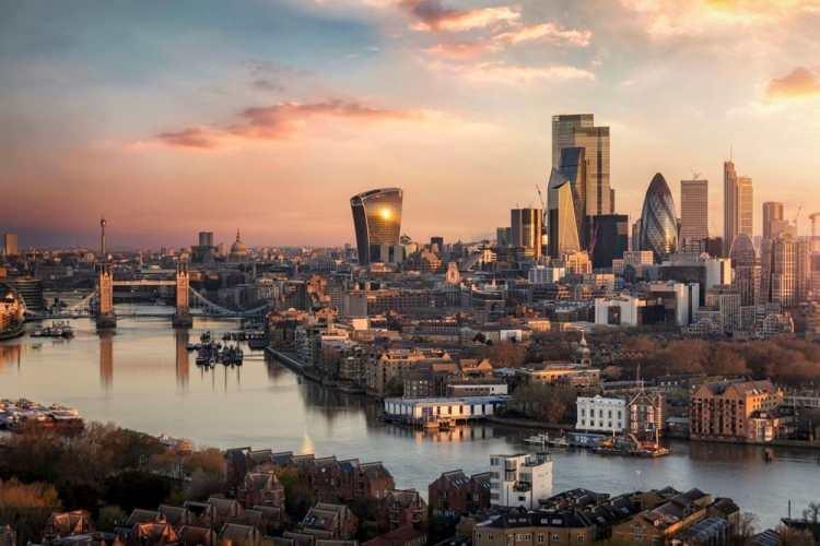 <p><span style="color:#B22222"><strong>5. LONDRA, İNGİLTERE</strong></span></p>
<p><strong>294.9 milyar dolar</strong></p>