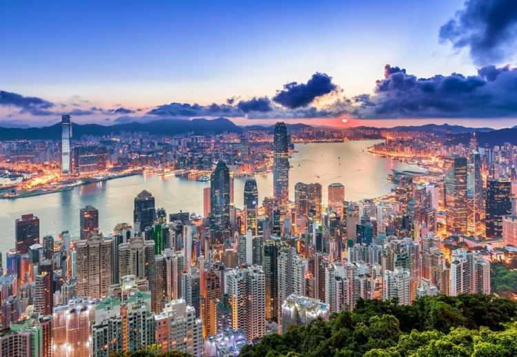 <p><span style="color:#B22222"><strong>2. HONG KONG, ÇİN</strong></span></p>
<p><strong>286.8 milyar dolar</strong></p>