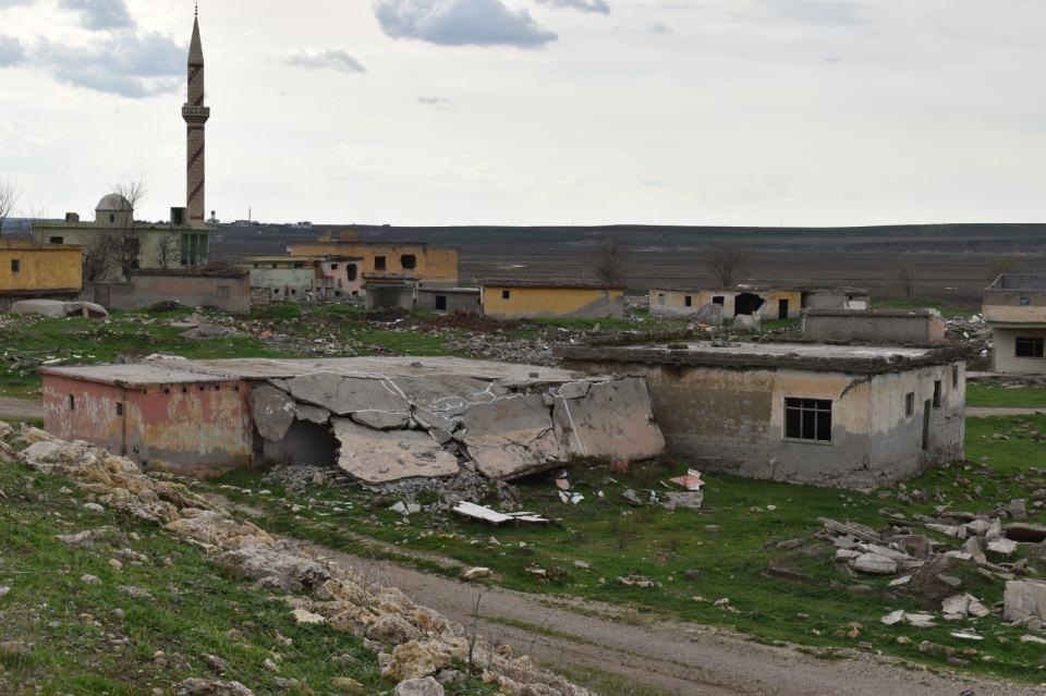 <p><strong>‘HATIRALARIMIZI UNUTAMIYORUZ’</strong></p>

<p>Çocukluğunun geçtiği mezrayı ziyaret eden Müslüm Turan, doğup büyüdüğü yeri unutamadığını belirterek, “Mayıs 2020'de burası Ilısu Barajı altında kaldı. </p>
