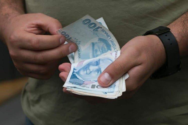 <p>8 Eylül 1999 öncesinde sigortalı olanlar ise zaten yaş sınırı olmadan EYT’li olmaya hak kazanacak.</p>