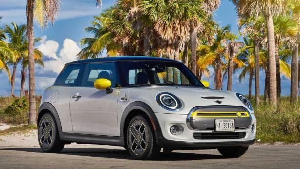 <p>Mini Cooper SE: 913.240 TL</p>

<p> </p>
