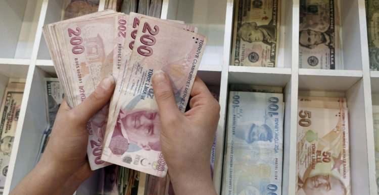 <p>Sigortalıların kısmi yaşlılık aylağına hak kazanacağı kademeli yaş haddi,( kadınlarda 50, erkeklerde 55 yaş, 15 yıl çalışma süresi 3600 prim gün sayısı) hangisi en son sağlandıysa bunun sağlandığı tarihe göre emeklilik hesabı yapılıyor.</p>
